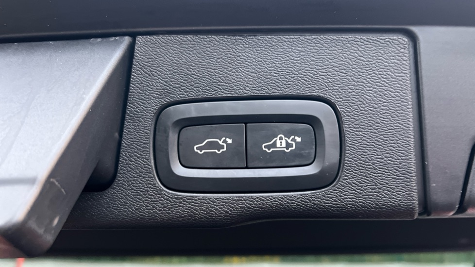 Used Volvo XC60 2023 for sale - 76593620: Photo 40