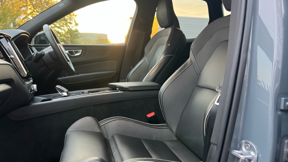 Used Volvo XC60 2023 for sale - 76593620: Photo 45