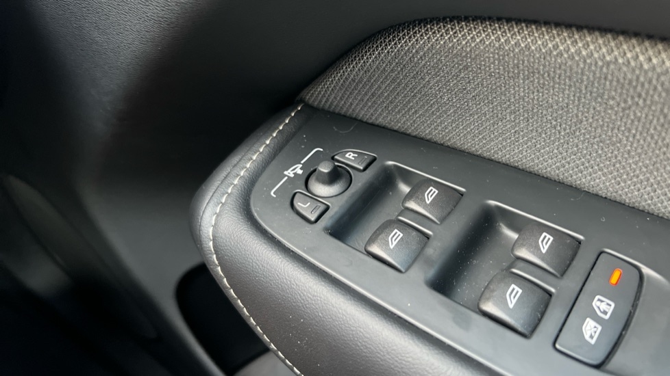 Used Volvo XC60 2023 for sale - 76593620: Photo 71