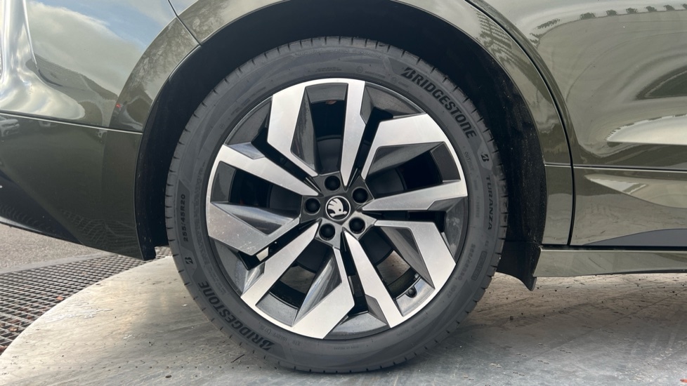 Used Skoda Enyaq 2025 for sale - 76948460: Photo 5