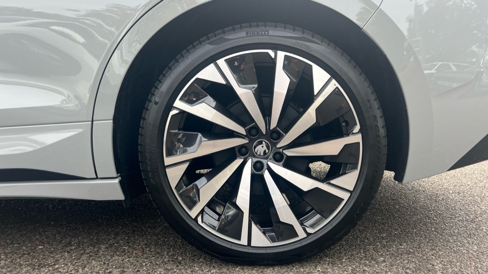 Used Skoda Enyaq 2025 for sale - 76350829: Photo 19