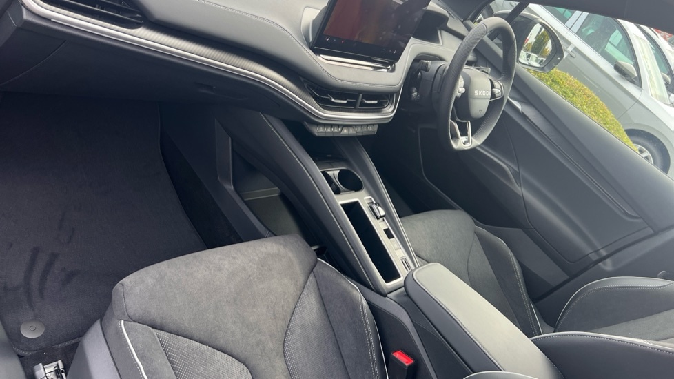Used Skoda Enyaq 2025 for sale - 76350829: Photo 2