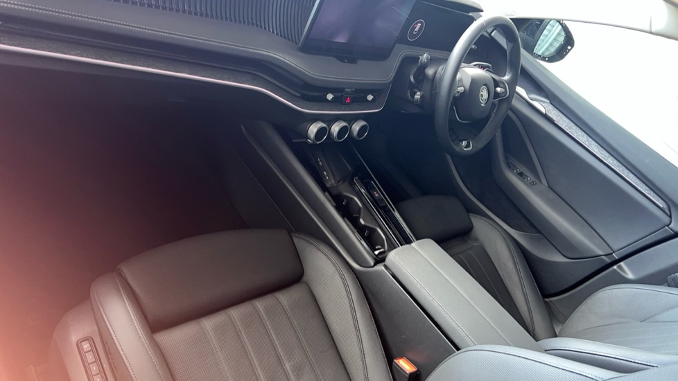 Used Skoda Superb 2025 for sale - 75843674: Photo 2