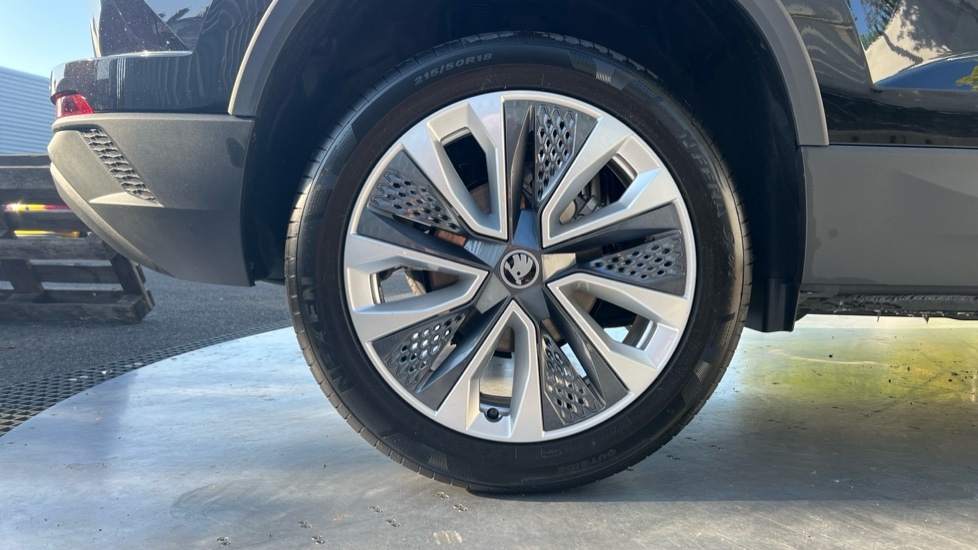 Used Skoda Karoq 2025 for sale - 76869433: Photo 5