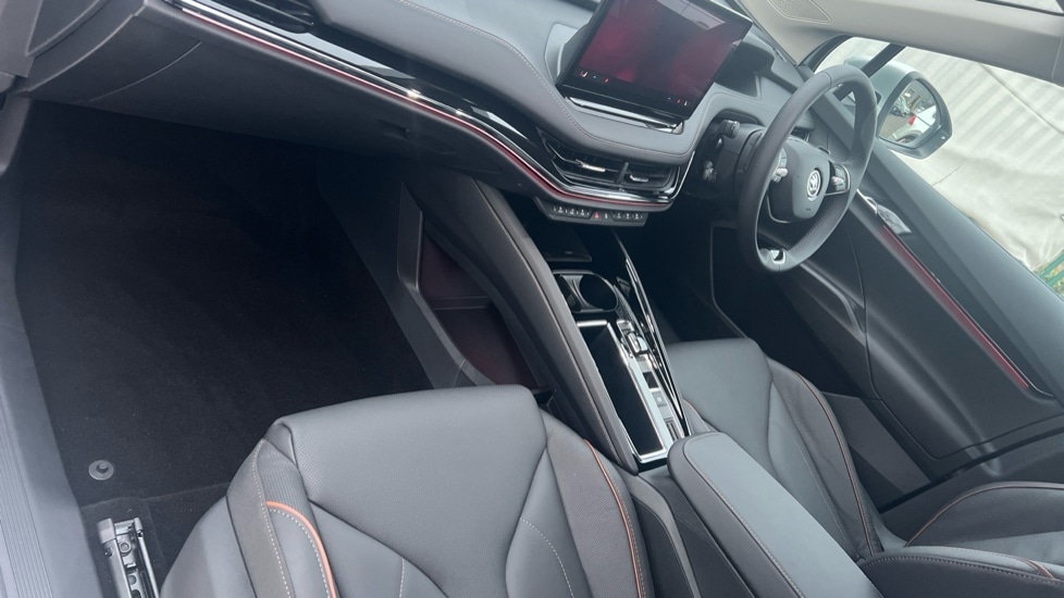 Used Skoda Enyaq 2025 for sale - 76872969: Photo 2