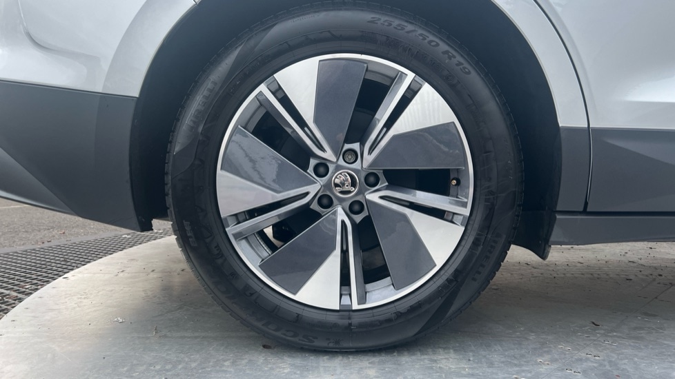 Used Skoda Enyaq 2025 for sale - 76872969: Photo 5