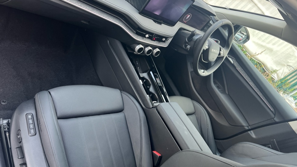 Used Skoda Superb 2025 for sale - 75843741: Photo 2