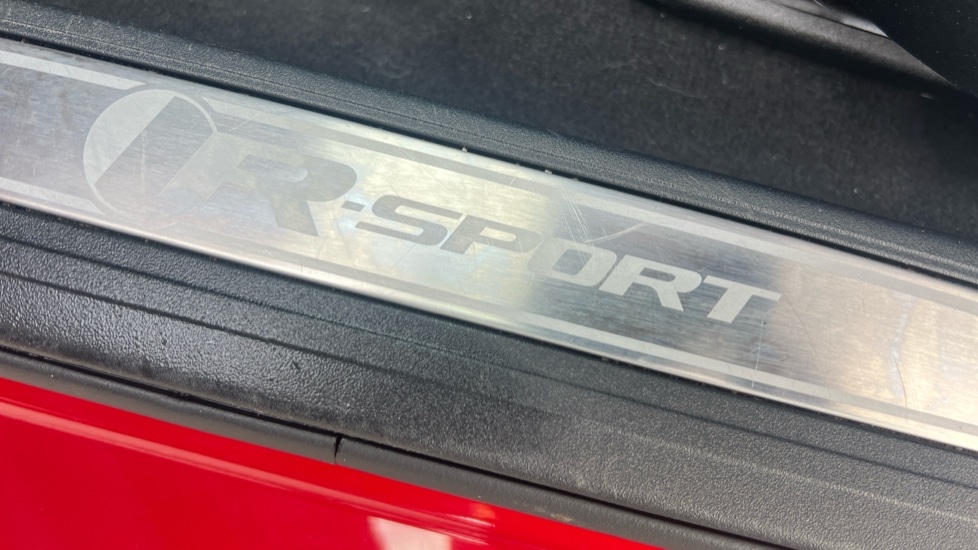 Used Jaguar XE 2017 for sale - 76501575: Photo 45