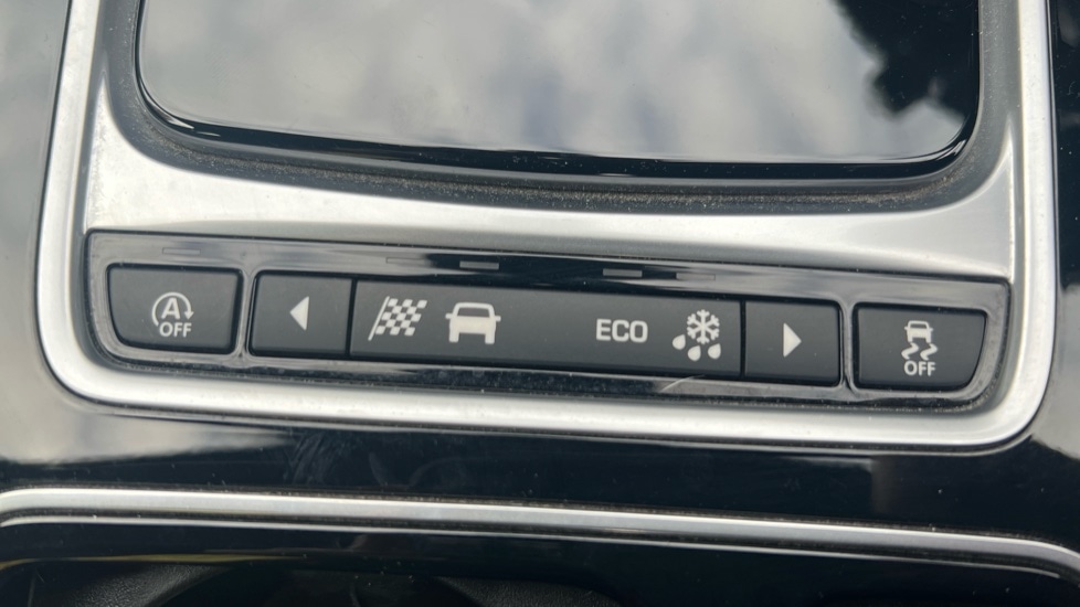 Used Jaguar XE 2017 for sale - 76501575: Photo 66