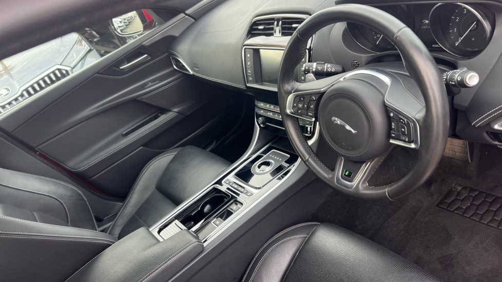 Used Jaguar XE 2017 for sale - 76501575: Photo 9