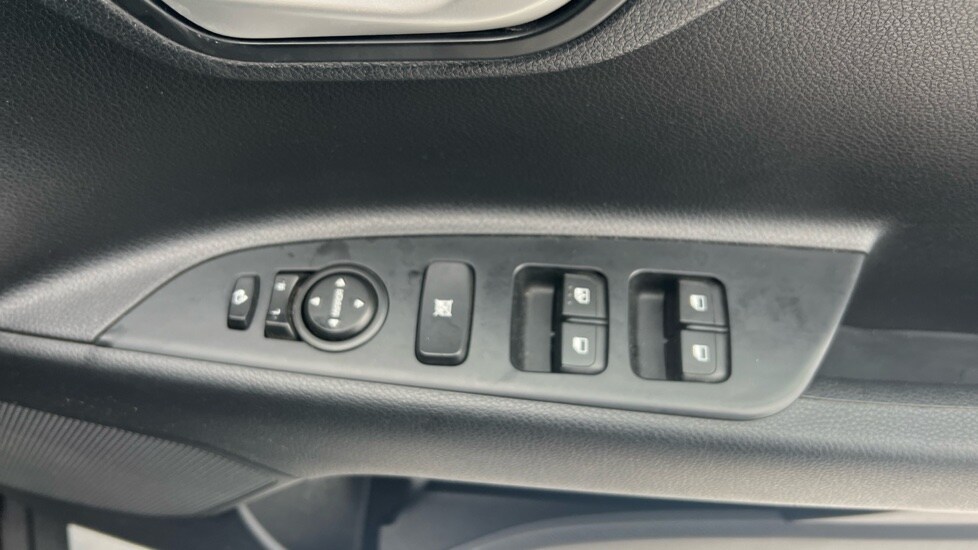 Used Kia Stonic 2019 for sale - 76321904: Photo 28