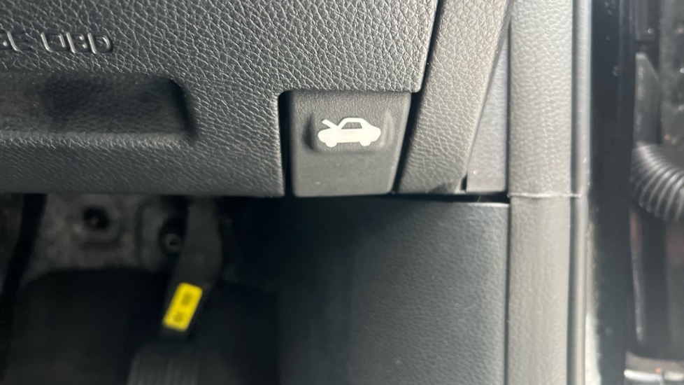 Used Kia Stonic 2019 for sale - 76321904: Photo 41