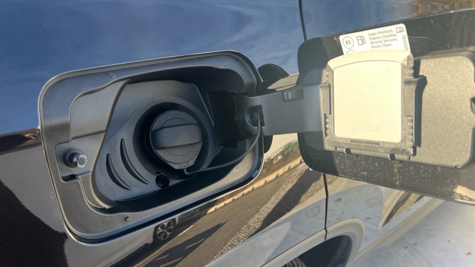 Used Skoda Karoq 2025 for sale - 76874049: Photo 29