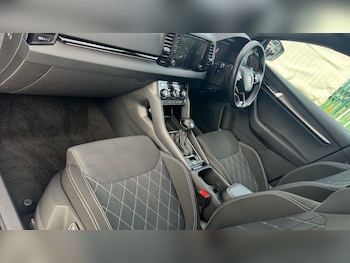 Used Skoda Karoq 2023 for sale - 76096061: Photo 2