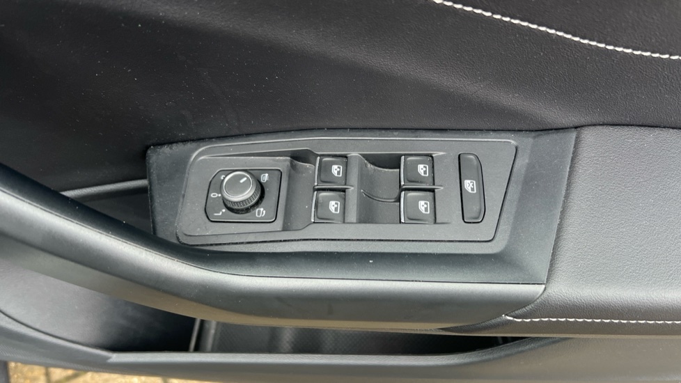 Used Volkswagen T-Roc 2023 for sale - 76872196: Photo 30