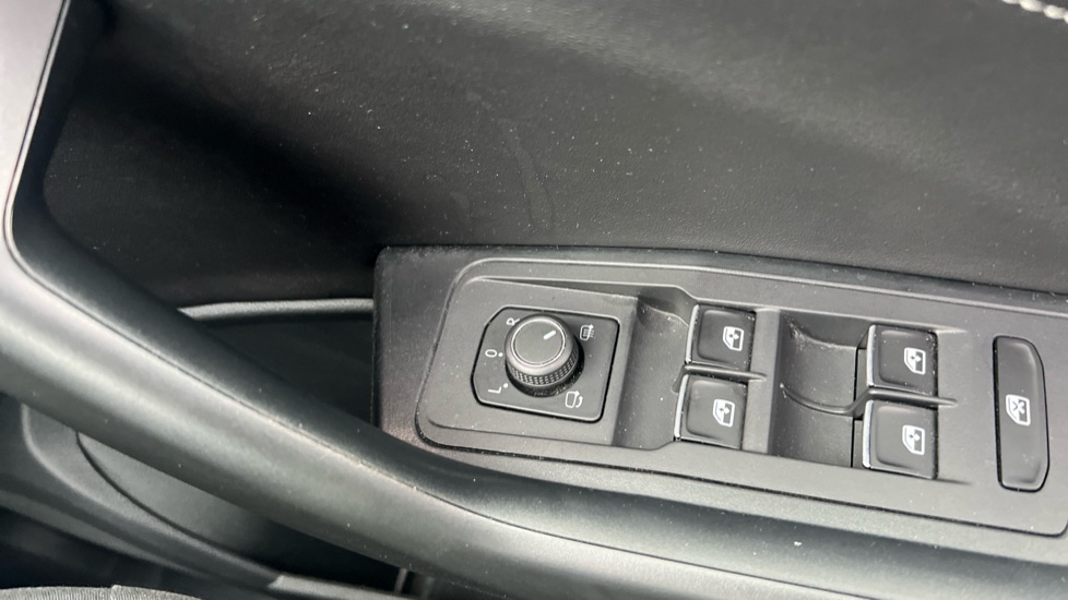 Used Volkswagen T-Roc 2023 for sale - 76872196: Photo 69