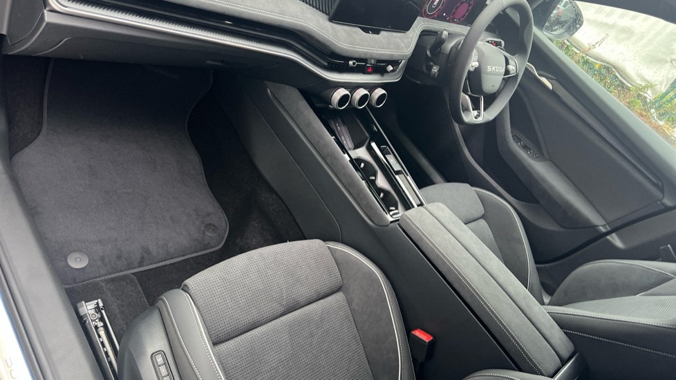 Used Skoda Superb 2025 for sale - 76350996: Photo 2