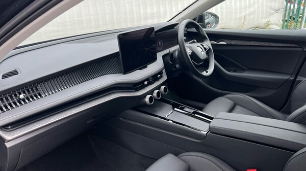 Used Skoda Superb 2024 for sale - 75625374: Photo 2
