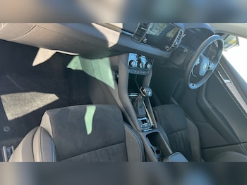 Used Skoda Karoq 2024 for sale - 76014963: Photo 2