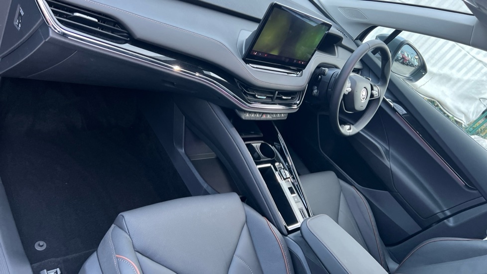 Used Skoda Enyaq 2025 for sale - 76873272: Photo 2