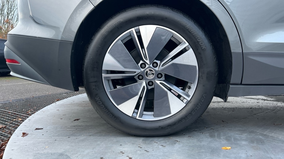 Used Skoda Enyaq 2025 for sale - 76873272: Photo 5