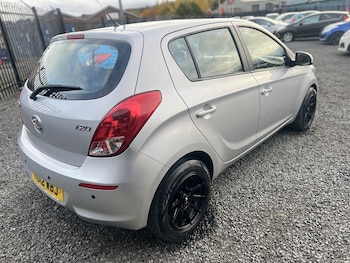 Used Hyundai i20 2012 for sale - 76339762: Photo