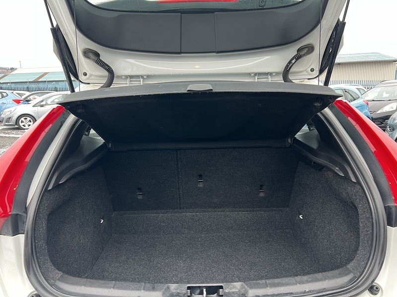 Used Volvo V40 2014 for sale - 77310331: Photo 10