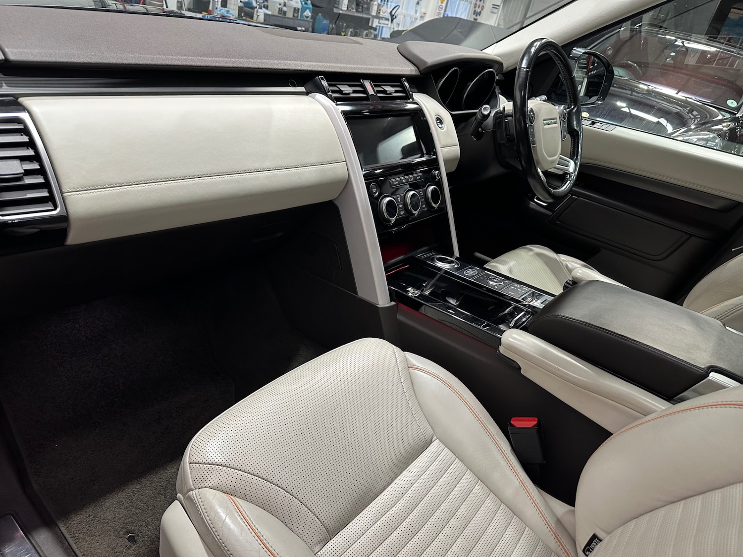 Used Land Rover Discovery 2017 for sale - 76600163: Photo 11