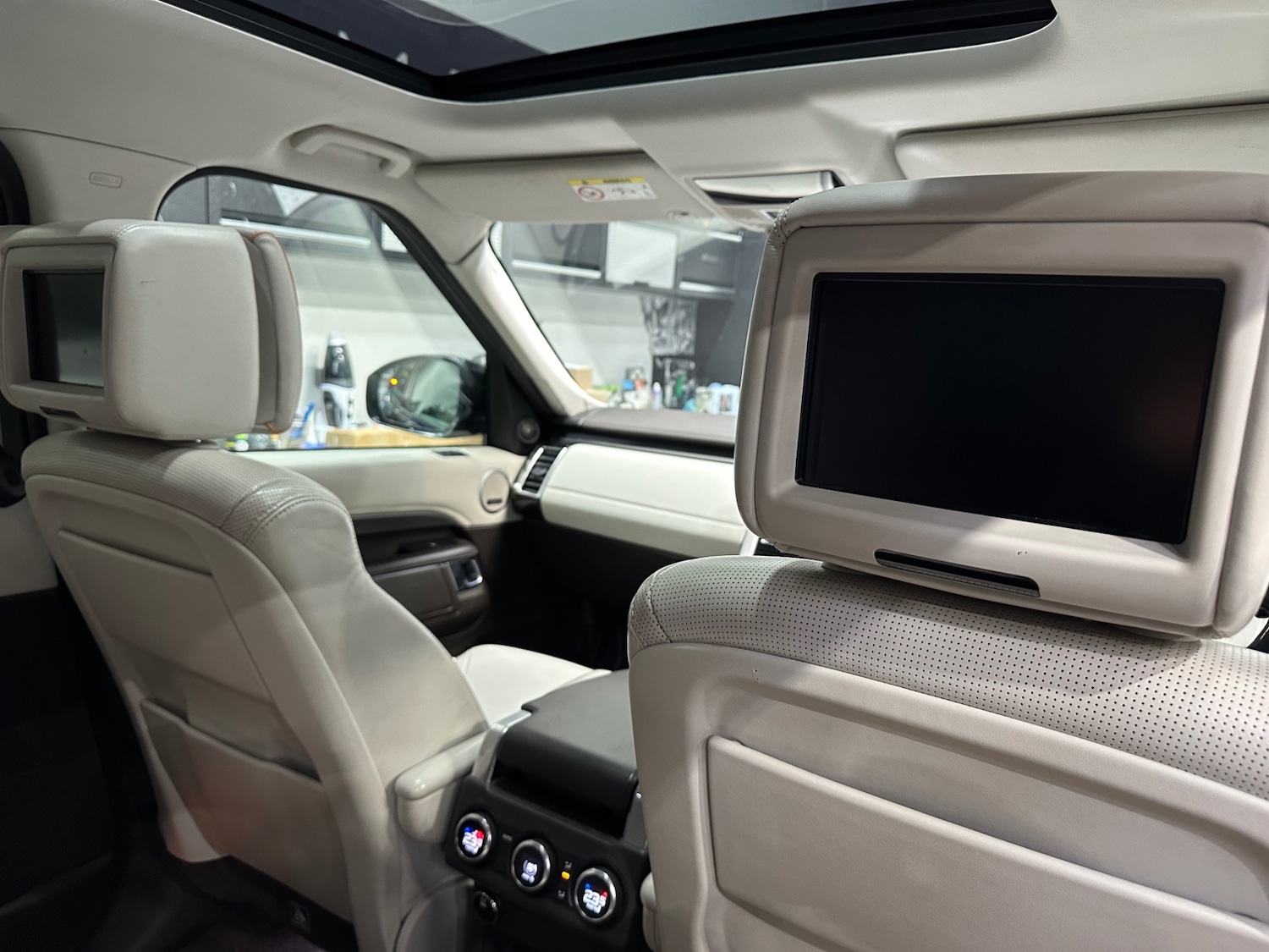 Used Land Rover Discovery 2017 for sale - 76600163: Photo 15