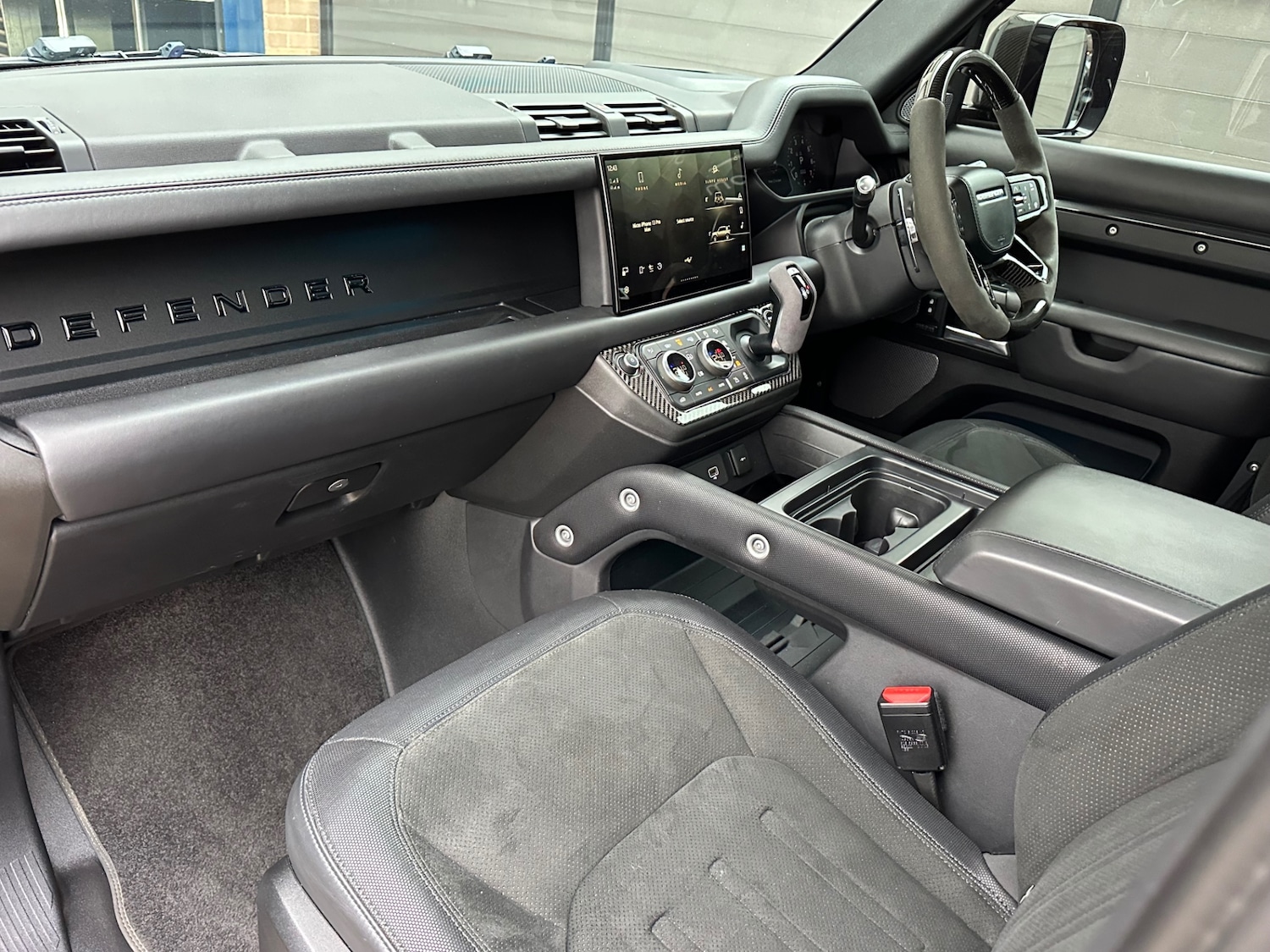 Used Land Rover Defender 2021 for sale - 77034286: Photo 11