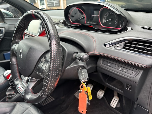 Used Peugeot 208 2013 for sale - 76263098: Photo 15