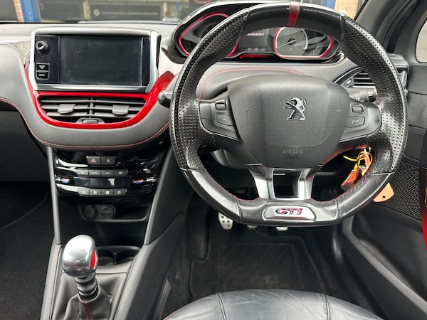 Used Peugeot 208 2013 for sale - 76263098: Photo 16