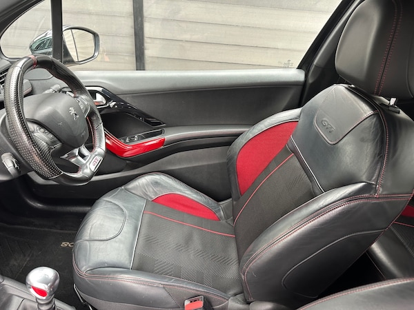 Used Peugeot 208 2013 for sale - 76263098: Photo 18