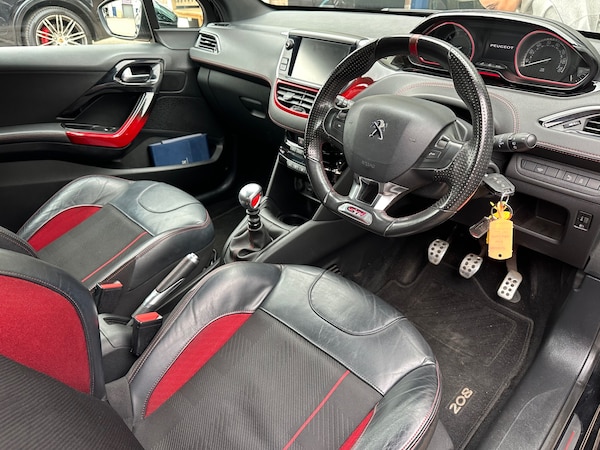 Used Peugeot 208 2013 for sale - 76263098: Photo 9