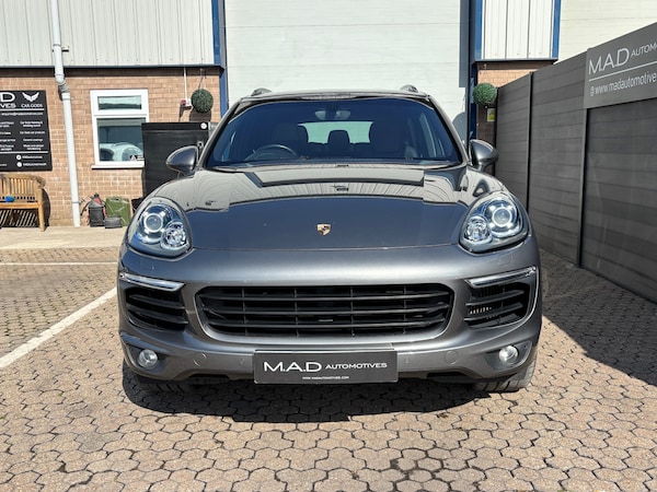 Used Porsche Cayenne 2015 for sale - 75438024: Photo 2