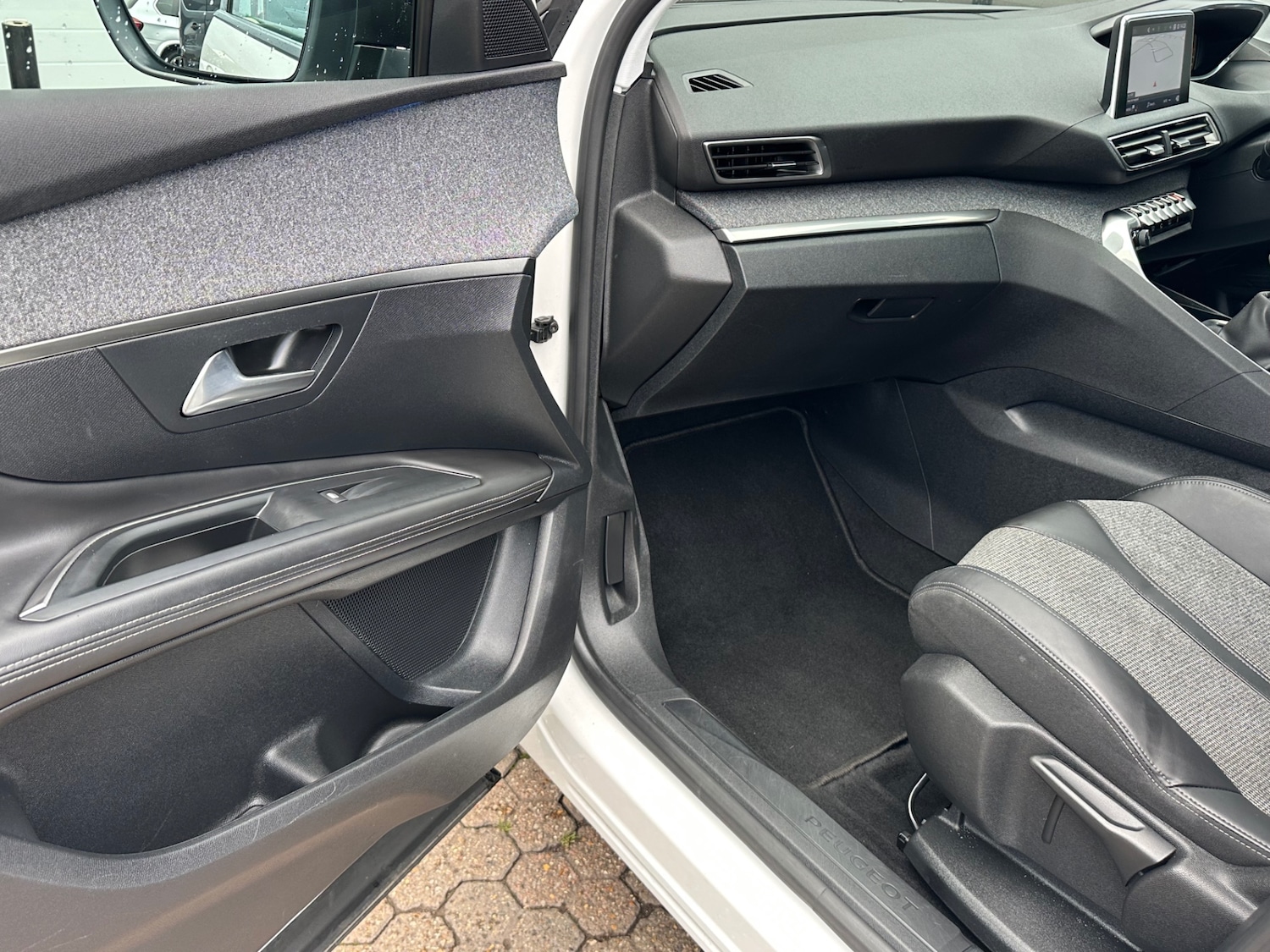 Used Peugeot 3008 2018 for sale - 76602720: Photo 23