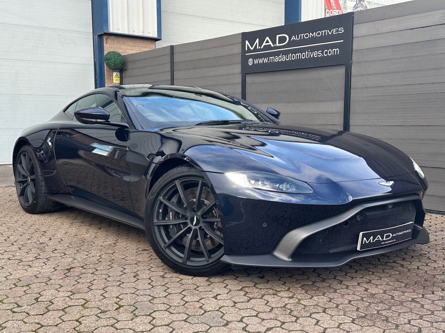 Used Aston Martin Vantage 2021 for sale - 76796654: Photo 1