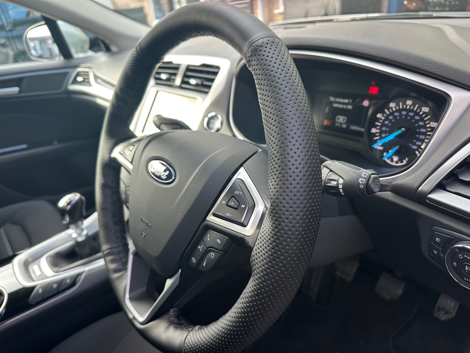 Used Ford Mondeo 2015 for sale - 77406604: Photo 16