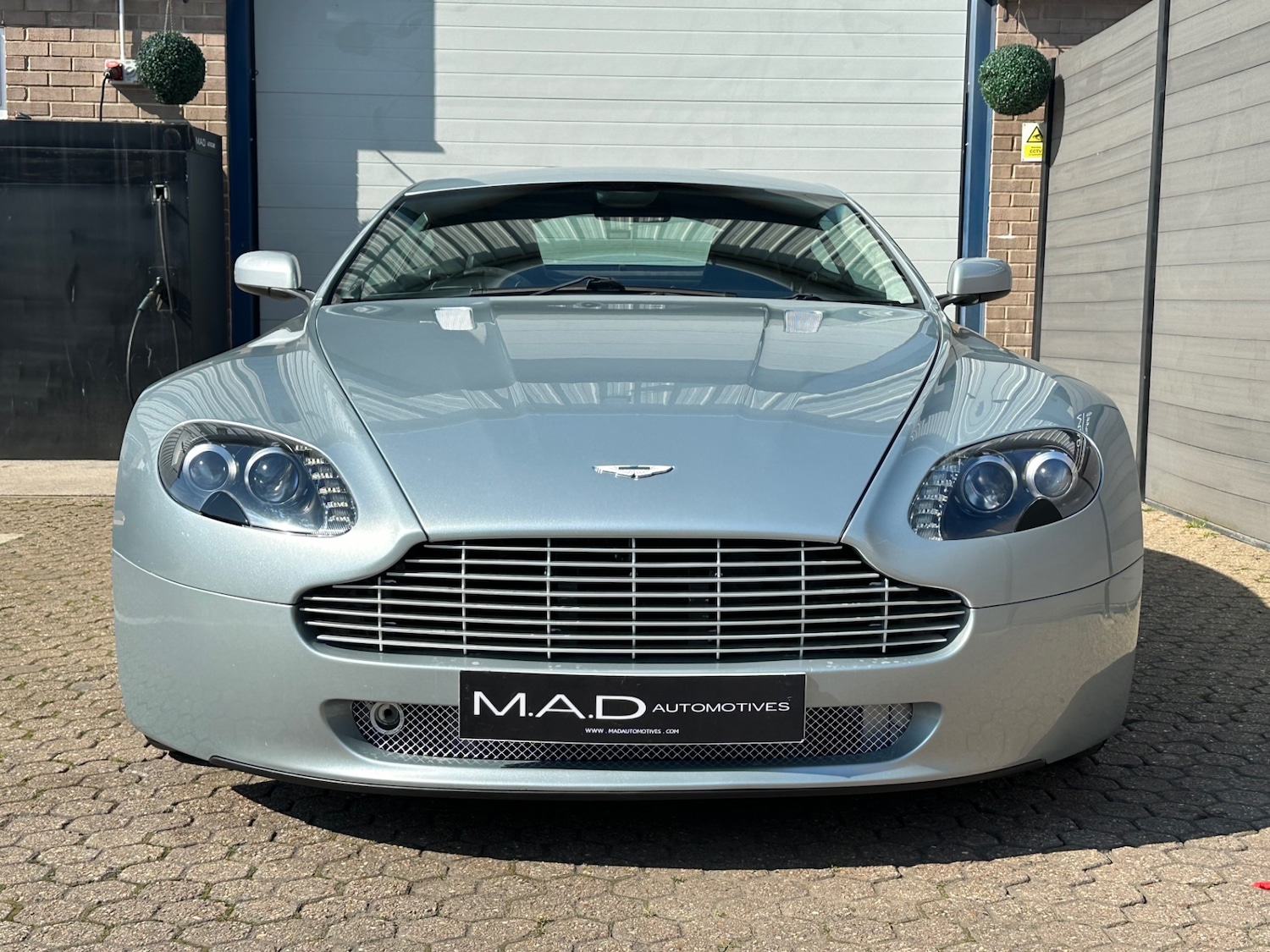 Used Aston Martin Vantage 2006 for sale - 77948650: Photo 2