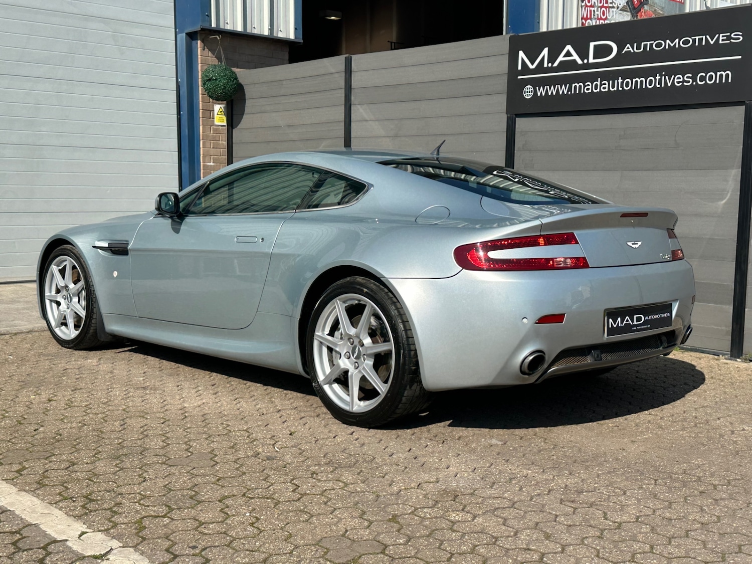 Used Aston Martin Vantage 2006 for sale - 77948650: Photo 6