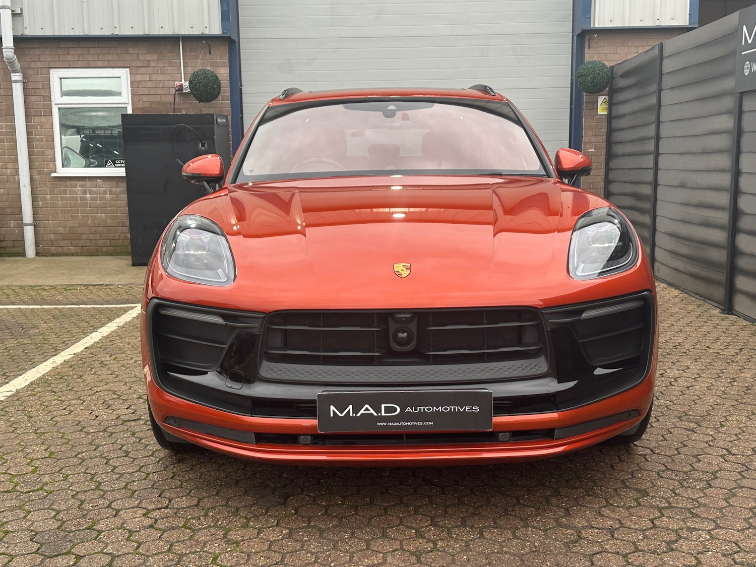 Used Porsche Macan 2023 for sale - 77034012: Photo 2