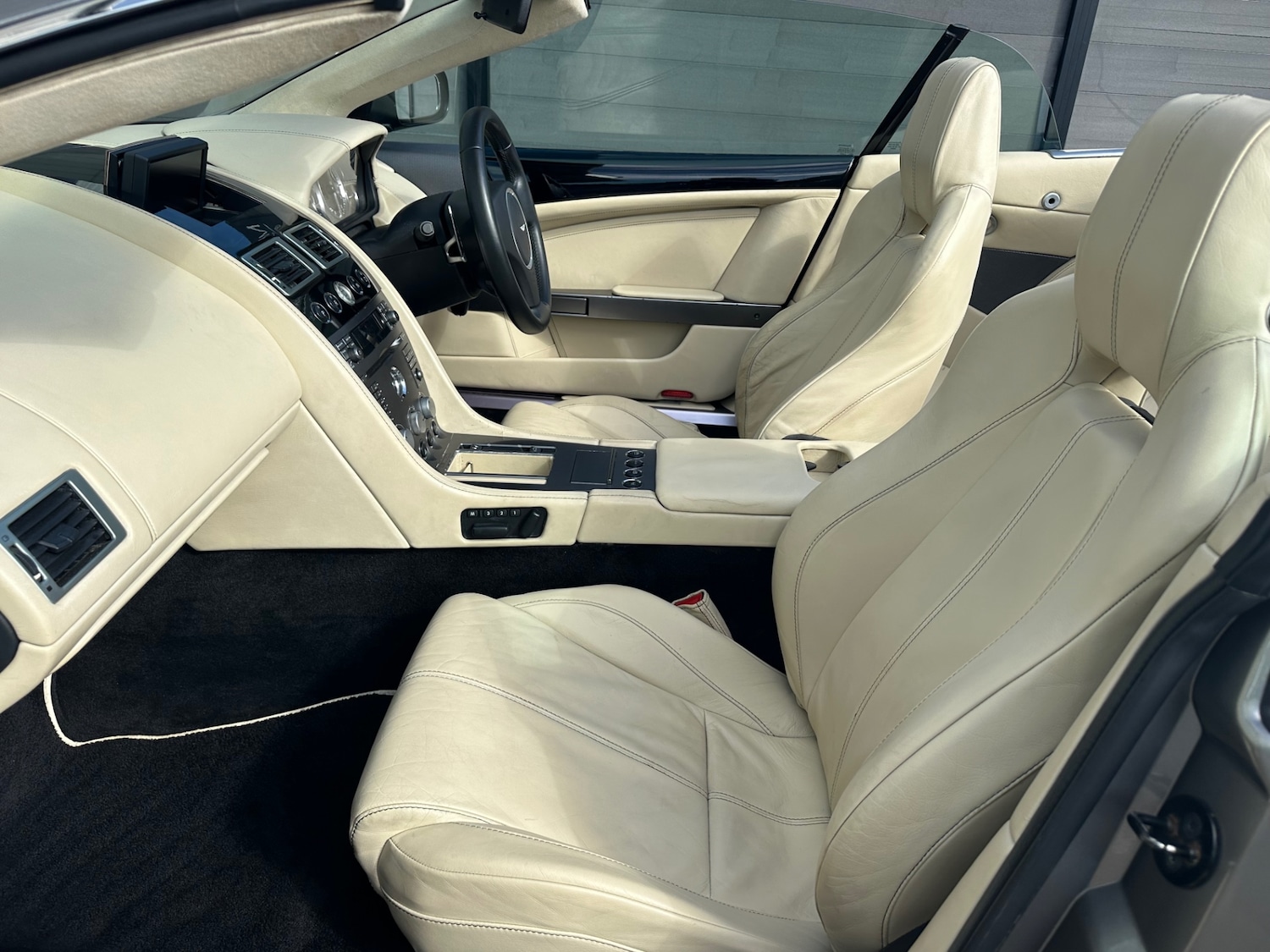 Used Aston Martin DB9 2007 for sale - 77950240: Photo 16