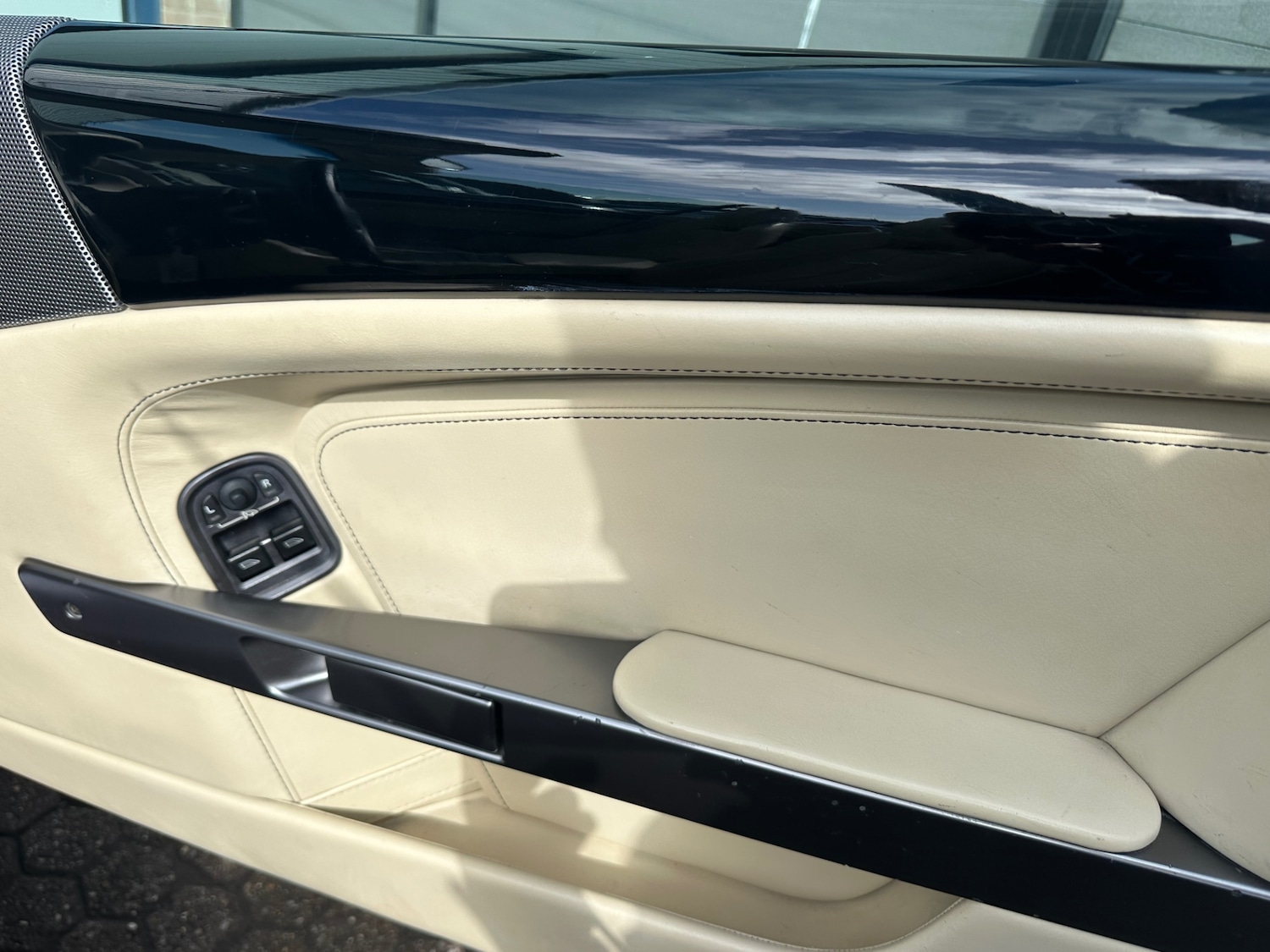 Used Aston Martin DB9 2007 for sale - 77950240: Photo 19