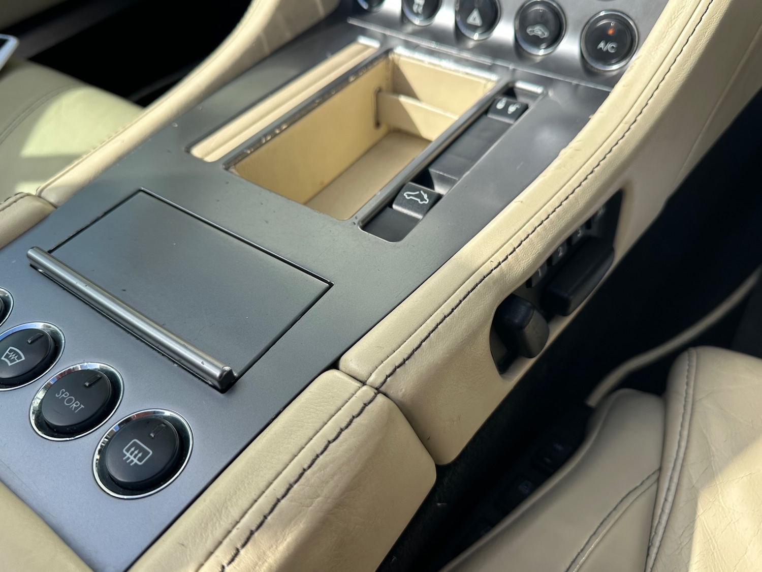 Used Aston Martin DB9 2007 for sale - 77950240: Photo 20