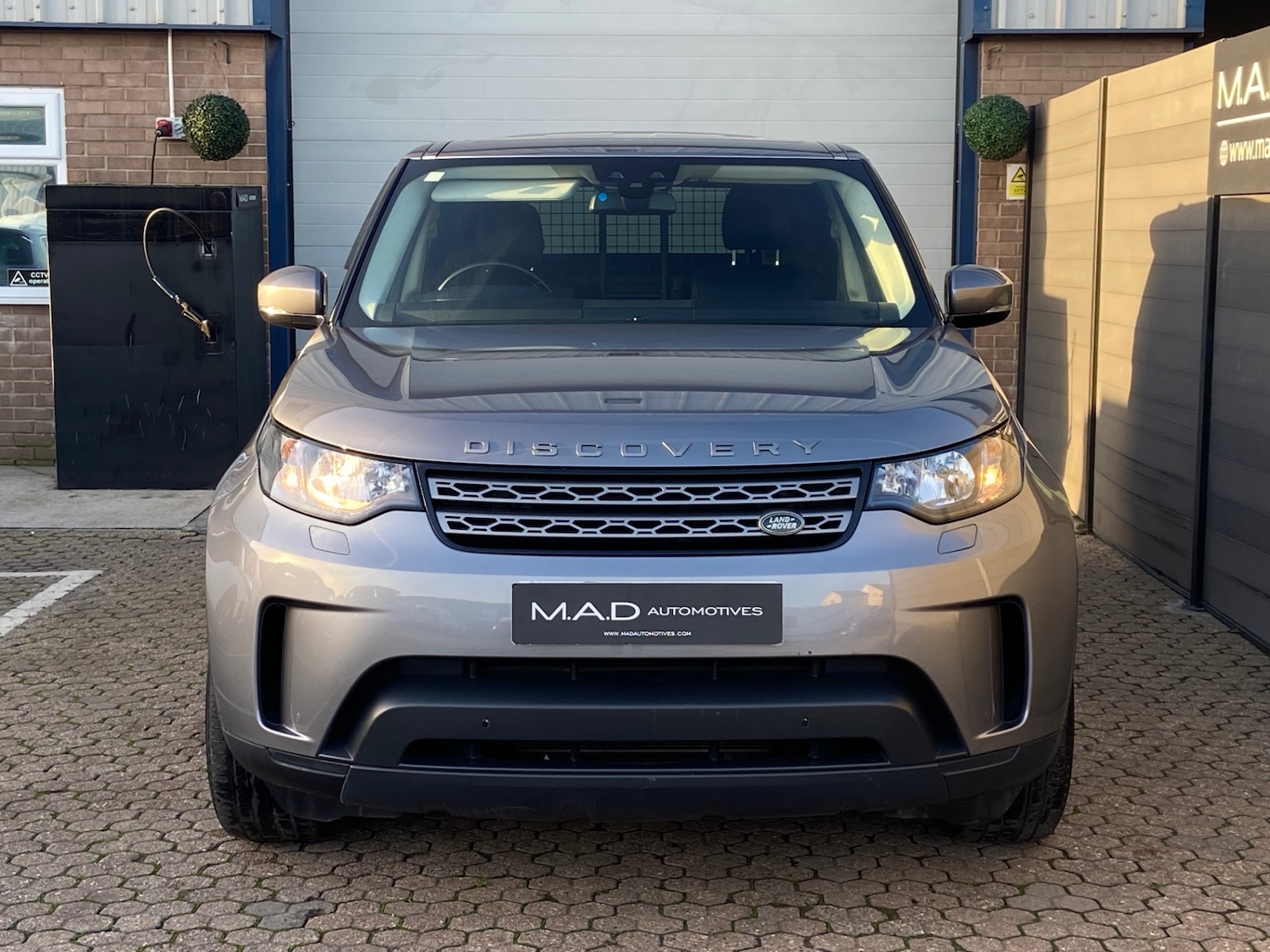 Used Land Rover Discovery 2019 for sale - 77062128: Photo 2