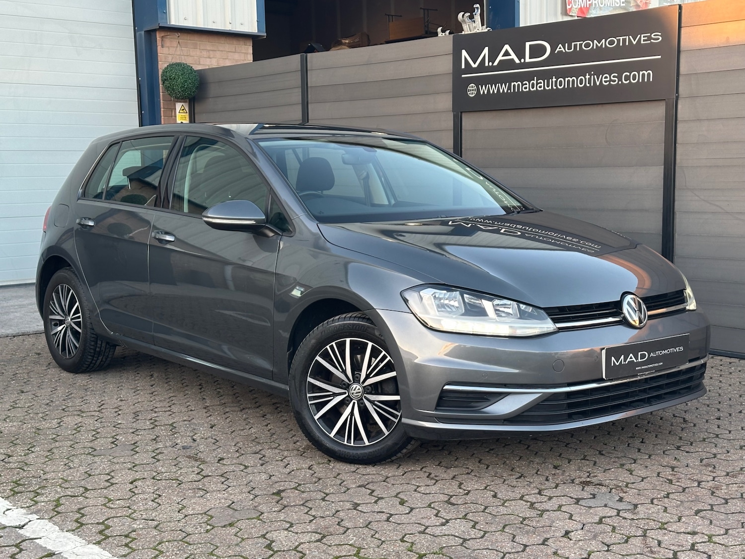 Used Volkswagen Golf 2018 for sale - 76696680: Photo 1