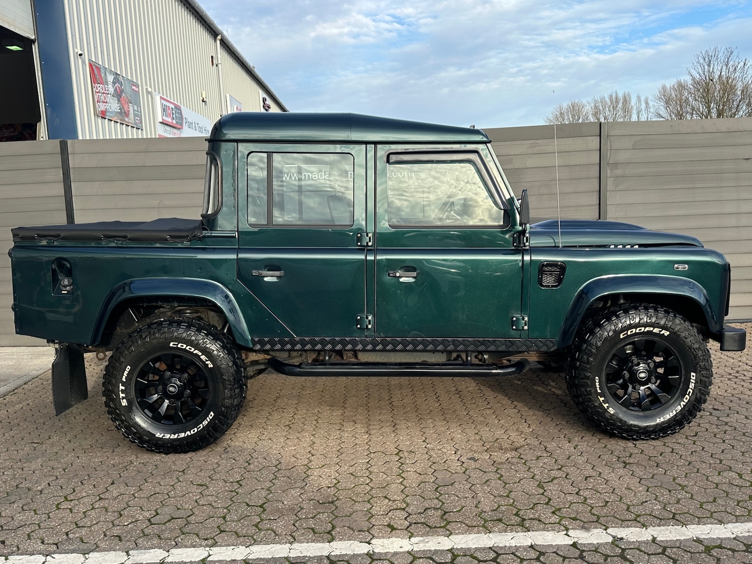 Used Land Rover Defender 2012 for sale - 76971124: Photo 4
