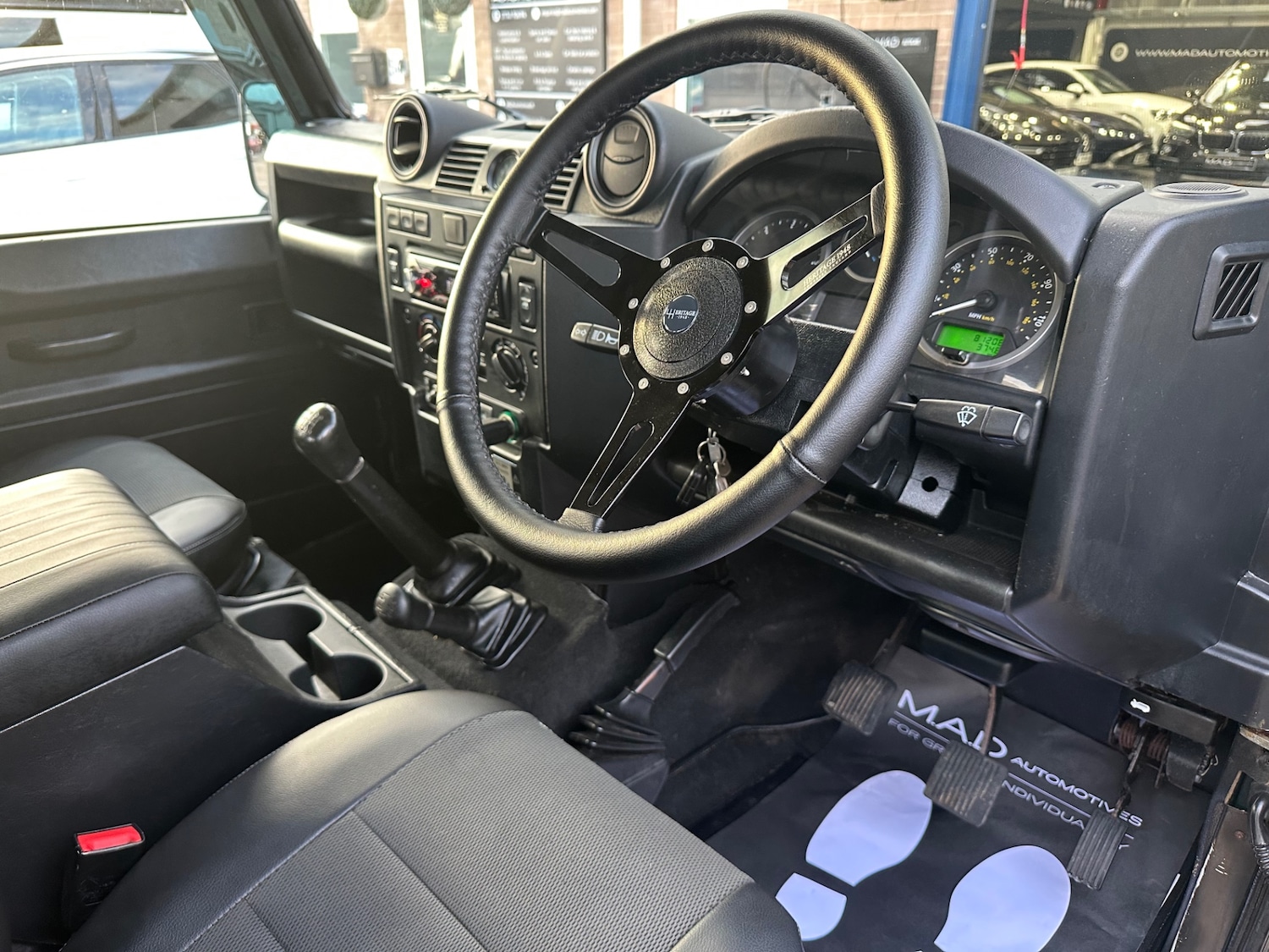 Used Land Rover Defender 2012 for sale - 76971124: Photo 9