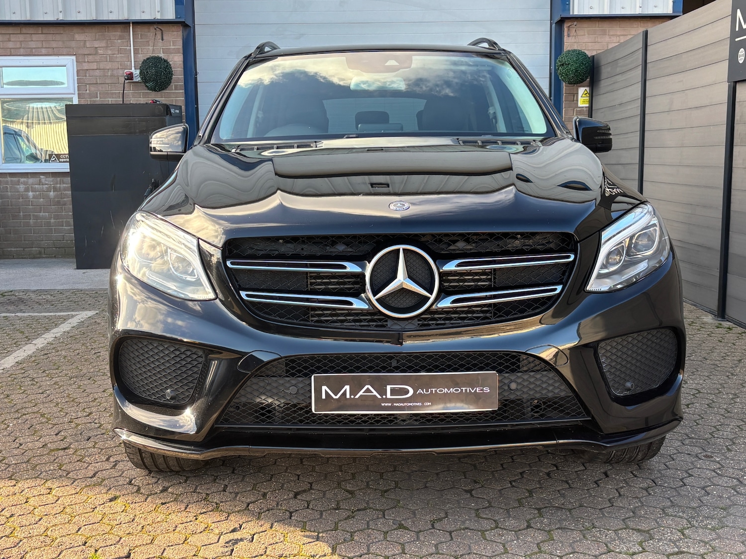 Used Mercedes-Benz GLE 2017 for sale - 77950336: Photo 2