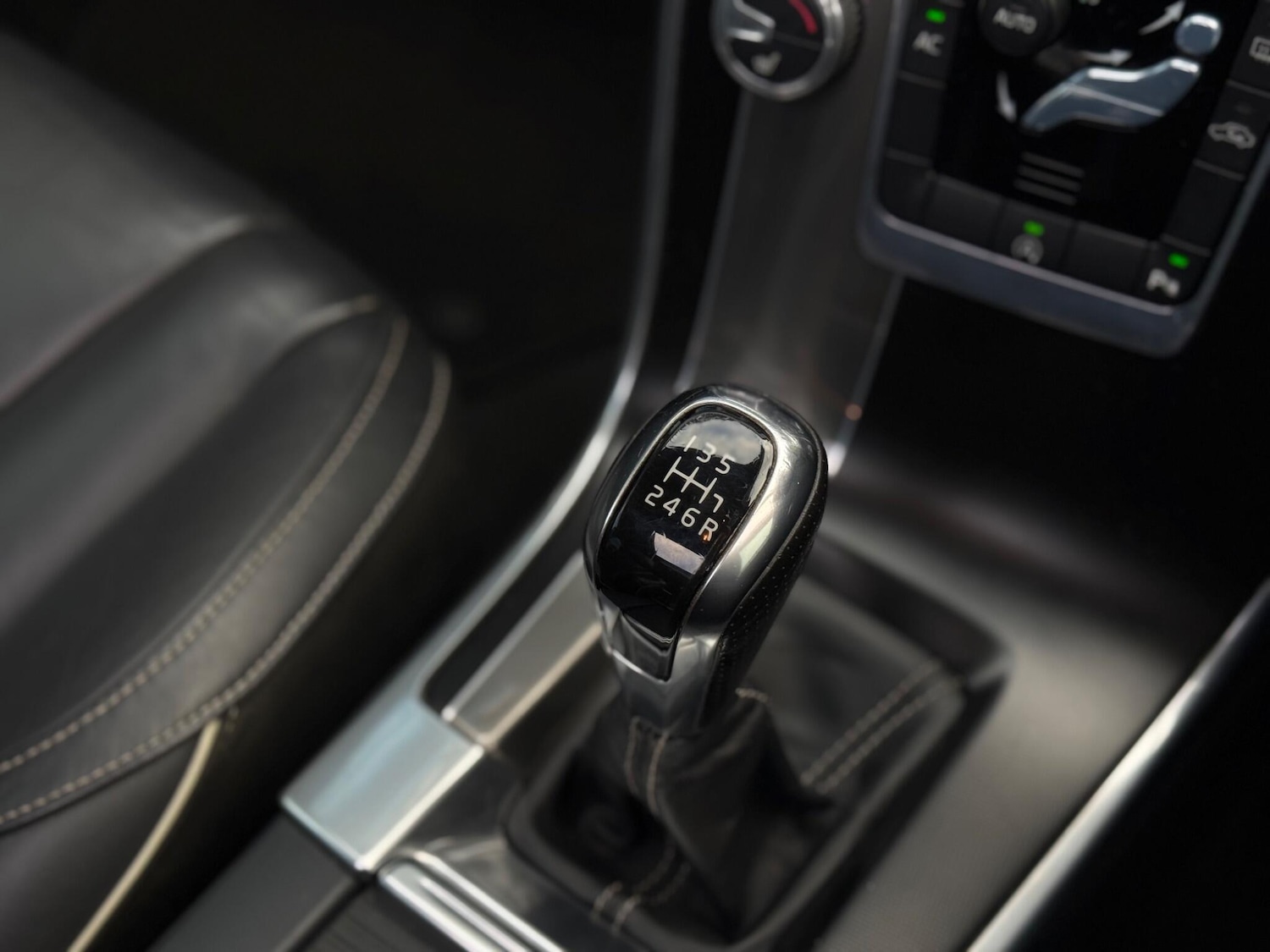 Used Volvo XC60 2014 for sale - 78057554: Photo 81